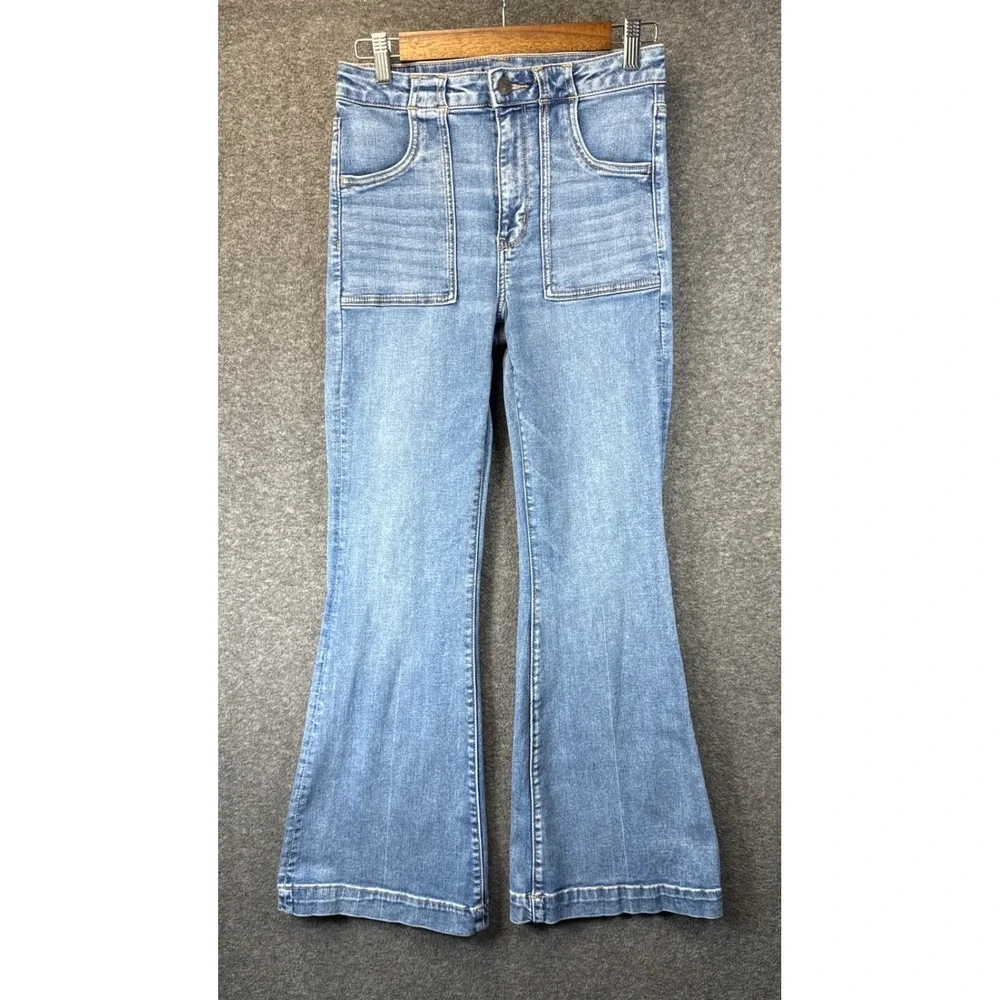 American Eagle Super Hi-Rise Flare Women 6 Blue Patch Pocket Jeans Night Out
